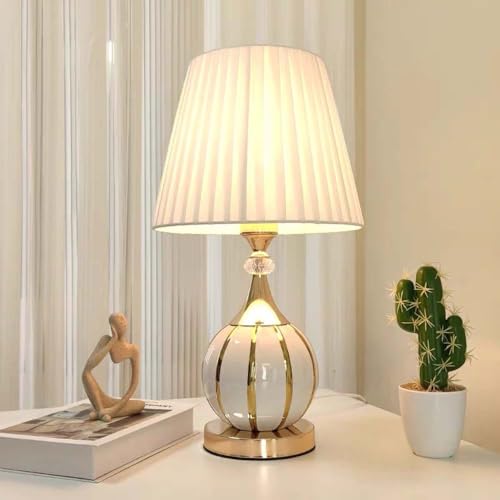 Mengjay Lampe de table élégante en céramique blanche et dorée, abat-jour plissé, hauteur 43 cm, douille E27, accent en cristal, design moderne pour salon et chambre...