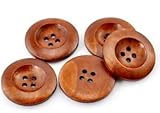 Vous recevrez 15 magnifiques boutons en bois. Les boutons sont conçus dans une belle forme avec un surélevage sur le bord. Ils embellissent n'importe quel vêtement, comme par exemple : uniforme, costume, manteau ou veste.
