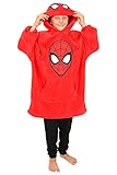 Couverture à capuche officielle Spiderman pour enfants : matériau polaire chaud avec capuche doublée pour vous garder au chaud. La couverture à capuche super-héros Marvel Avengers est le dernier ajout à notre large gamme de vêtements Marvel ; elle est livrée avec une doublure chaude en sherpa, des manches longues à capuche et une poche kangourou. Super doux et confortable