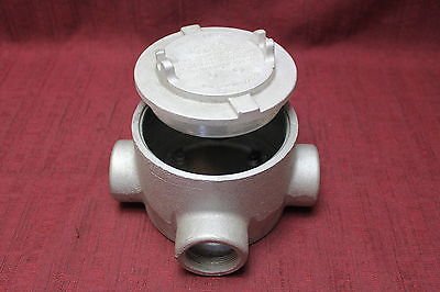 Cooper Crouse Hinds GUAX59 1-1/2" Conduit Outlet Box with Cover Used