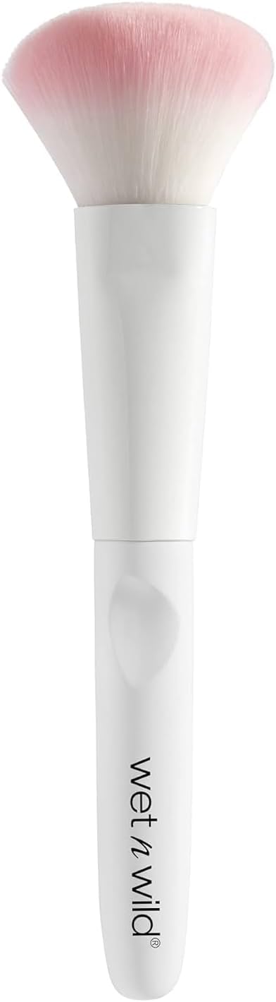 Brocha de Contorno wet n wild, para Esculpir, Iluminar y Difuminar, Fibras Lujosas y Suaves, Mango Ergonómico para Control Preciso y Cómodo, Libre de Crueldad y Vegana