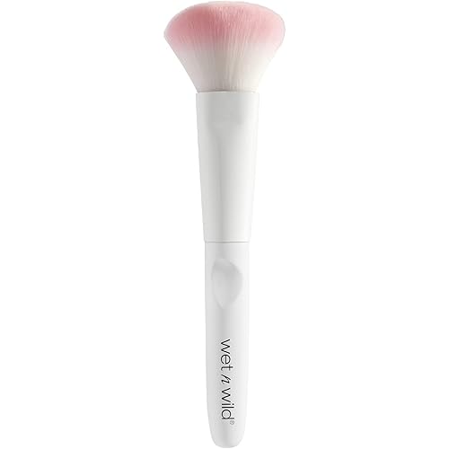 wet n wild Contour Brush, Sculpt, Highlight, & Blend, Luxurious Plush Fibers, Ergonomic Handle for Comfortable Precision Control , Cruelty-Free & Vegan