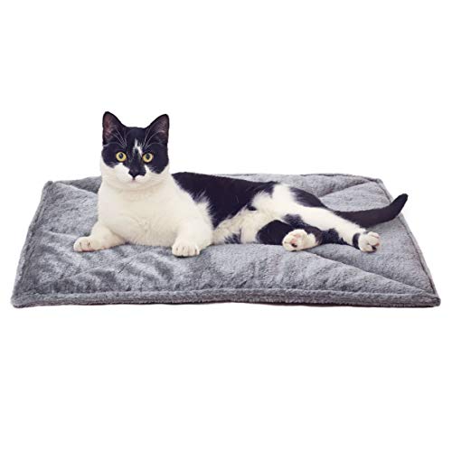 Furhaven ThermaNAP Self-Warming Cat Bed for Indoor Cats & Small Dogs, Washable & Reflects Body Heat – Quilted Faux Fur Reflective Bed Mat – Gray, Small