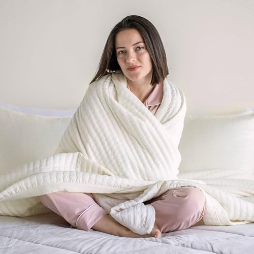 Oversized King Quilt Set 112\"x106\" – Soft Washed 3 - Layer Lightweight California King Bedspread, Minimalist Nordic Design, All-Season Spring & Summer Quilt Set (1 Quilt + 2 Pillow Shams), Cream White