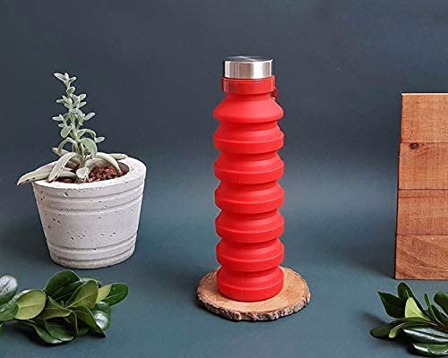 Image of we3 Collapsible Water Bottle, 550ml Reusable Silicone Light Water Bottles for Travel Outdoor Portable Leakproof Drinking Bottles with Carabiner (Red, Pack of 2)