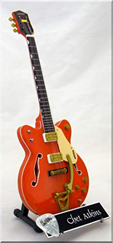 CHET ATKINS Guitare Miniature avec médiator - Les Beatles, Paul McCartney, John Lennon, RIngo Starr, George Harrison CHET ATKINS Guitare Miniature avec médiator