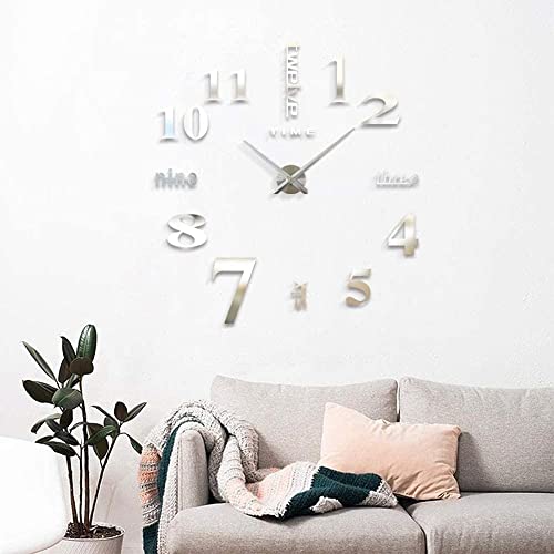 Horloge murale silencieuse dorée pour sublimer un grand mur vide