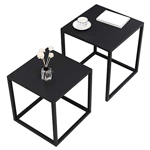 Table à thé gigogne en métal pour un après-midi détente près du canapé
