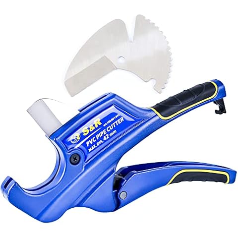 S&R Rohrschneider mit 2 Klingen, Ratschen-Rohrschere, Leitungsschneider für Kunststoff-Rohre bis 42 mm (1 5/8 Zoll) aus PVC, CPVC, PE-X, PE, PP-R, Edelstahl-Klinge HRC 54, Ergo-Griffe, Ersatzklinge Cover