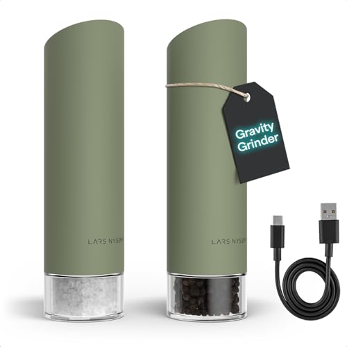LARS NYSØM Macina Sale e Pepe Elettrica Gravity - Set di Macinini Automatici Ricaricabili USB-C, Macinatura Regolabile, Utilizzo con una Mano per Cucina (Sage Green)