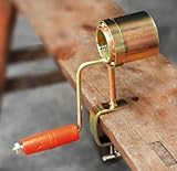 égreneuse à maïs manuelle 4. Facile à utiliser : la manivelle fournie permet une utilisation sans effort et une utilisation confortable de la machine à maïs. En tournant simplement la manivelle, les grains de maïs sont facilement retirés des piston, ce qui vous permet de passer moins de temps et d'efforts à préparer des plats de maïs.