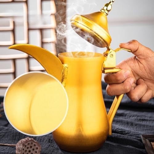 Théière en aluminium dorée pour savourer votre pause thé chaleureuse à la maison