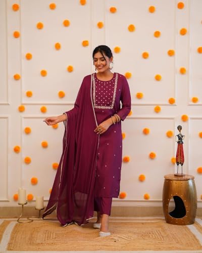 Image of Shiv Textiles Women's Chanderi Silk Embroidered Kurta Pant Dupatta Set(JDA-PRAGATI-Maroon-XXL)