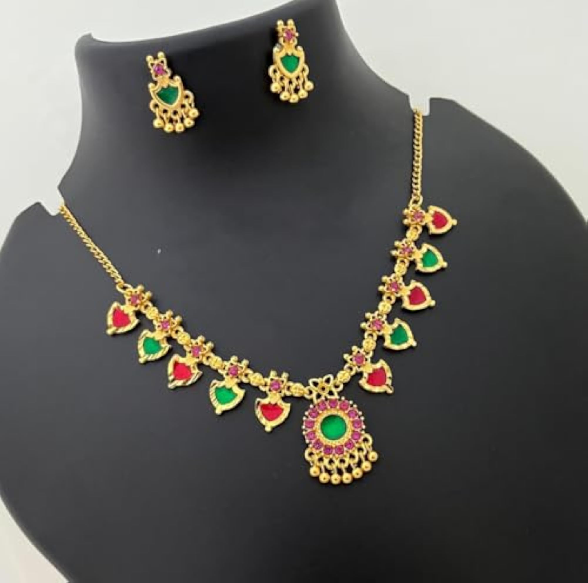 Women's Traditional Gold-Plated Necklace Set with Red and Green Stones