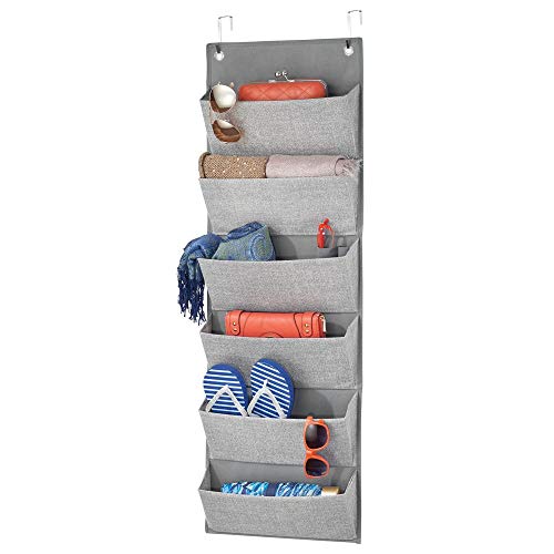 mDesign Colgador de ropa sin taladro – Organizadores de armarios con 6 bolsillos – Percheros para puerta multiusos para colgar en el dormitorio, el lavadero o el pasillo – gris