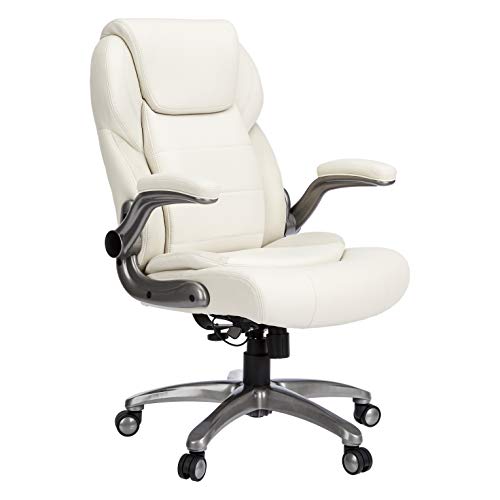 Preisvergleich Produktbild AmazonCommercial Ergonomischer Leder-Chefsessel mit hoher Rückenlehne, hochklappbaren Armlehnen und Lordosenstütze, Cremefarben