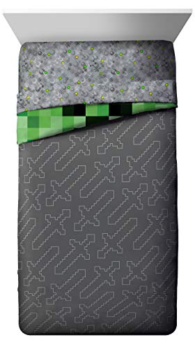 Image of Jay Franco Minecraft Creeper 5 Piece Full Bed Set - Includes Reversible Comforter & Sheet Set - Super Soft Fade Resistant Microfiber - (Official Minecraft Product)