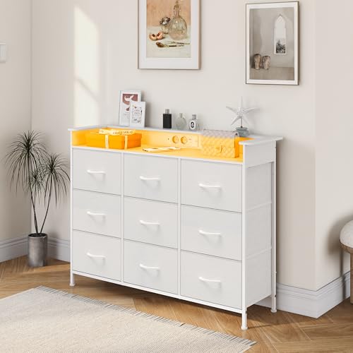 Cómoda para dormitorio VEDECASA con luces LED y enchufe para pasillo o salón moderno 8