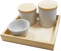 KIT DE HIGIENE PARA BEBE COM POTES DE PORCELANA, TAMPA E BANDEJA DE MADEIRA DE PINUS