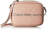 Questo Calvin Klein borsa è un perfetto piccolo aiuto quotidiano. Il design accattivante e cool di questo borsa a tracolla può essere combinato chic o sportivo. Questo borsa è il fiore all'occhiello di ogni look! Dimensioni: 19 x 15 x 9 cm
