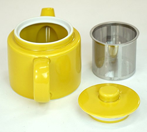 ステンレス製の茶こし付きで、カラーはレッド、イエロー、グレー、ネイビー、グリーン、ホワイトの6色。お好みのカラーを選ぶのもよし、インテリアに合わせたカラーをチョイスするのもいいですね！