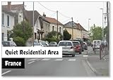 Kühlschrankmagnet Frankreich: Tagesstraßenszene in ruhiger Wohngegend