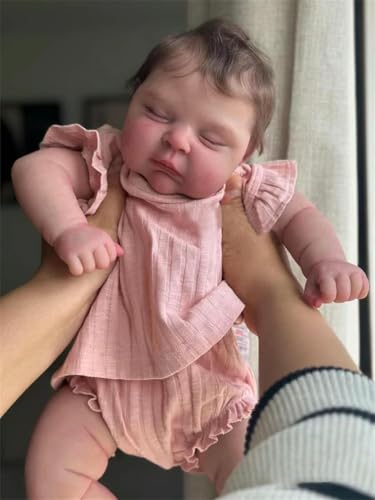 🍧🍧 Un'incantevole bambina rosa: dormiva con ciglia rade e carinissime, che rivelavano la sua dolcezza. Indossa un vestito rosa a pois e un diadema rosa. Sembrava una crema di burro rosa da baciare. Il vestito di peluche era molto comodo da tenere in mano.