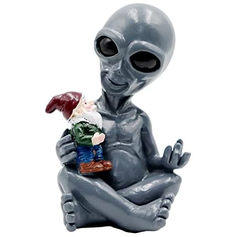 Dnoifne Alien Hugging Gnome Garden Decoration Statue Cover