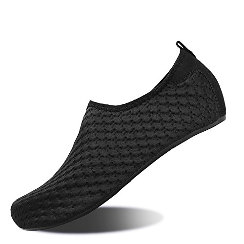 WateLves Chaussons Aquatiques Homme Femme de Sport Aquatique de Nager de Surf de Yoga et de Plage Pieds Nus à séchage Rapide Aqua Chaussettes (YH Noir, 44/45EU)