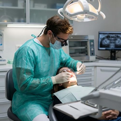 KMINA Einwegkittel Medizinisch (200 Stück) Polypropylen 20g, Lange Ärmel mit Gummizug, 115 x 127 cm Grün für Patienten und Personal