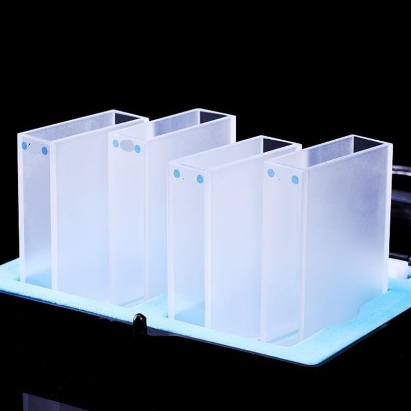 4 szt. Standardowa szklana kuweta z pokrywką - 10,5 ml, długość ścieżki 30 mm, szkło optyczne o wysokiej przepuszczalności, do użytku laboratoryjnego
