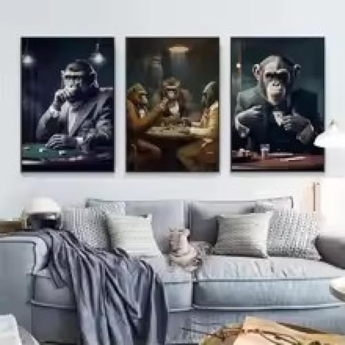 Toile de singe en costume pour raviver un mur blanc et triste
