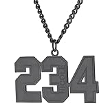 📌 Colgantes Numeros Deportivos: 40mm x 55.5mm x 1.5mm. Cadena de Acero Inoxidable: 4mm Grosor, 56+5cm (22+2 pulgadas) Largo Ajustable. Peso Total: 33 Gramos más o menos.