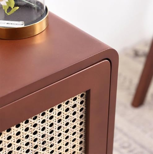 Table de chevet en rotin pour optimiser les petits espaces sans outil complexe