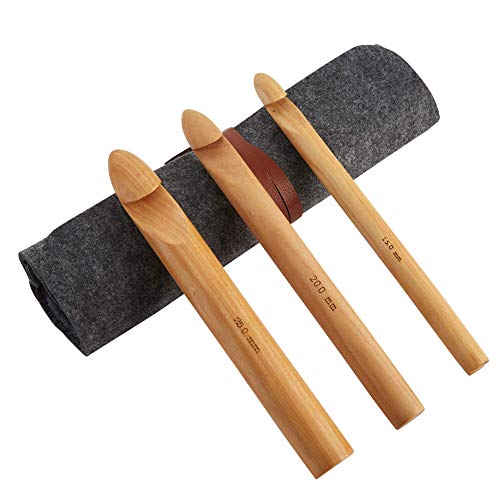 Image of 3 PCS Giant Crochet Hooks Set - Bamboo Yarn Hooks with Portable Case - Perfect for Big Loop Yarn or Extra Bulky Yarn Projects
