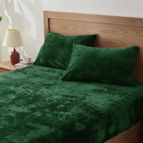 Image of BEDELITE Velvet Fitted Sheet and Pillowcase Set 2Pcs, Twin, Dark Green | Double-Sided Plush Bottom Sheet, Luxuriously Soft & Warm, 360 Elastic & Corner Straps, 15 Inch Deep Pocket, Machine Washable