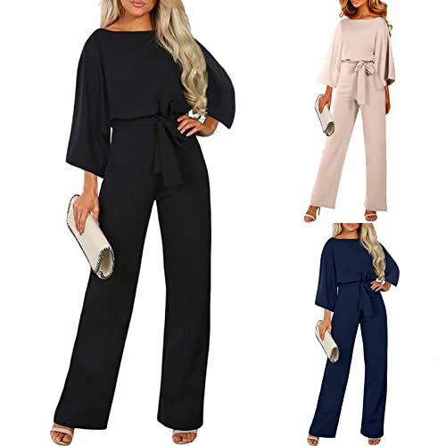 Combinaison avec ceinture et jambe large valorisant la silhouette féminine