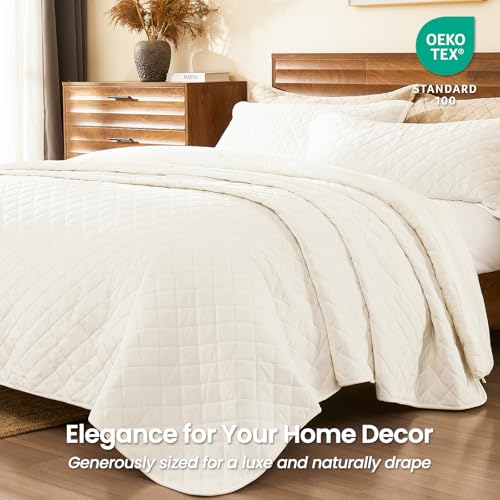 L'AGRATY Velvet Quilt Queen Size: 3-Piece Reversible Luxury Velvet Bedding Comforter Set - Lightweight Oversized Quilted Bedspread Coverlet with 2 Pillow Sham for All Season - Cream White Quilt