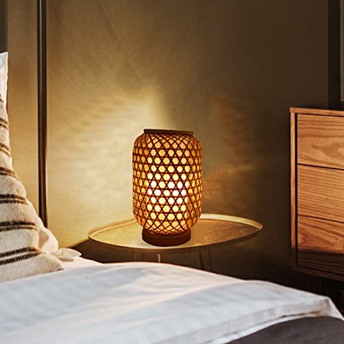 Petite Lampe de Table en rotin pour créer un coin lecture chaleureux