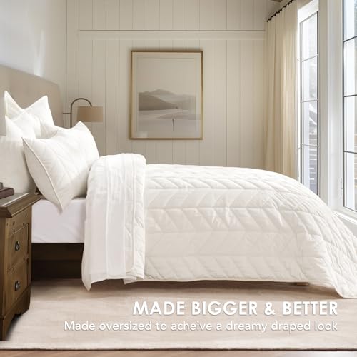 EVERGRACE 3 Pieces Luxurious Velvet King Quilts, Ultra Soft Lightweight Velvet Comforter Set, Matelasse Oversized Diamond Bedspread Coverlet for All Season with 2 Shams, Cream White, 108"x96" by EverGrace - Used condition - Image 3