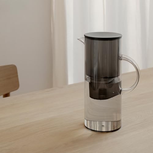 Stelton Wasserfilter-Kanne EM77 - Kompatibel mit Stelton Wasserfilterkartuschen oder Brita - Kunststoff Wasserkanne im modernen Stil - Reduziert Chlor, Kalkablagerungen - 2 Liter, Getönt