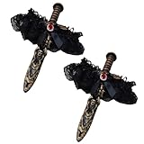 Design Élégant Retro : Epées ornées de motifs dorés/noirs vintage ; garter avec bord dentelle noire et ruban bow incrusté de rubis. Allie mystère et refinement, parfaite pour sublimer un look pirate femme lors de cosplay.