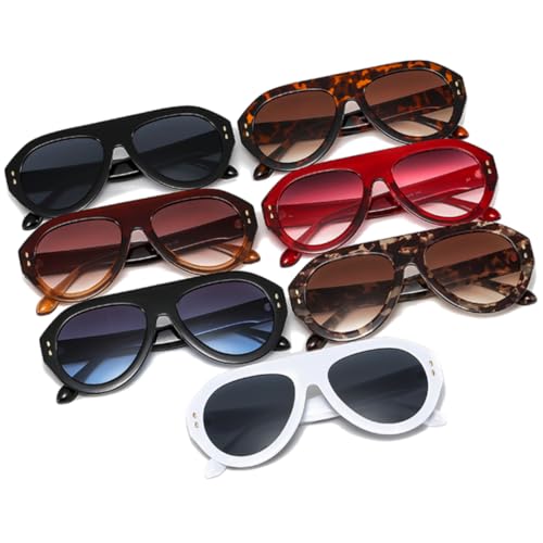 Lunettes de soleil rétro à rivets pour un été chic en terrasse
