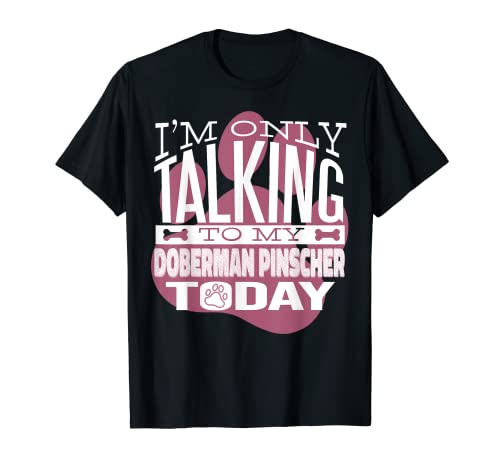 Propietario de Perro talking to my Doberman Pinscher Camiseta