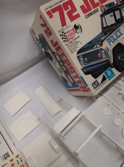 Modelo a escala 1:25 Jeepster Commando 1972 miniatura 3