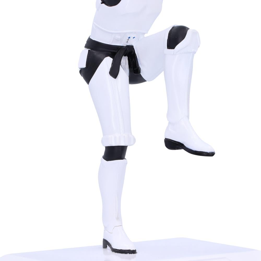 Nemesis Now - Star Wars - Stormtrooper : Coup de Pied de la Grue Figurine 20.5cm
