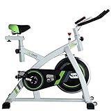 bicicleta spinning dkn utility 61 Marco de acero de alta calidad: hecho de acero de alta calidad, lo que lo hace más fuerte, más fiable y proporciona una experiencia de conducción estable. La parte inferior de la bicicleta está diseñada con ruedas para que puedas transportarla fácilmente cuando la necesites.