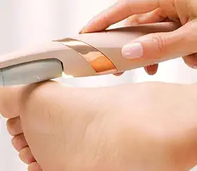 Lixa de Pé Elétrica Profissional Recarregável com 2 Velocidades e Refil Extra | Removedor de Calos Portátil para Pés Lisos, Macios e Renovados em Casa com Resultado de Spa Profissional de Qualidade