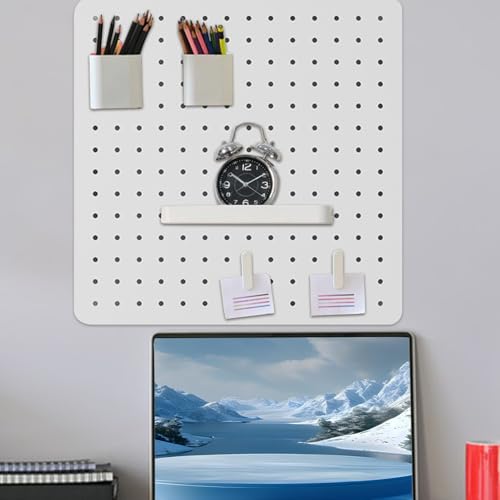 Tableau perforé pour optimiser l'espace de rangement et organiser la papeterie sur le bureau