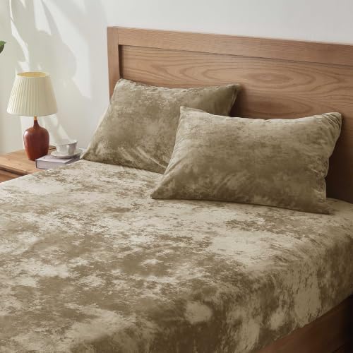 Image of BEDELITE Velvet Fitted Sheet and Pillowcase Set 3Pcs, King, Khaki | Double-Sided Plush Bottom Sheet, Luxuriously Soft & Warm, 360 Elastic & Corner Straps, 15 Inch Deep Pocket, Machine Washable